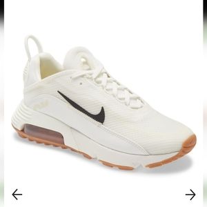 WOMEN'S NIKE 2090 TWIST SIZE 8